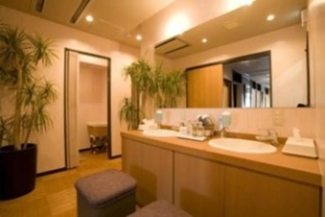 Capsule Cabin Petit Nagoya - Male Only Hotel Japan