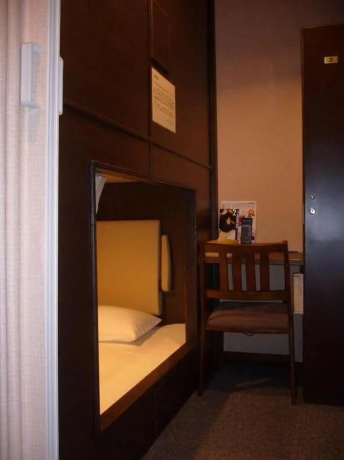 ** Capsule hotel Capsule Cabin Petit Nagoya - Male Only Hotel Japan