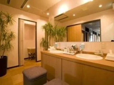 Capsule Cabin Petit Nagoya - Male Only Hotel
